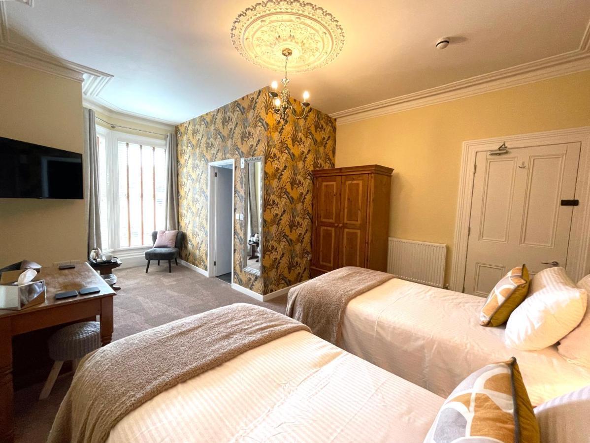 The Devonshire Villa อิลฟราคูมบ์ ภายนอก รูปภาพ