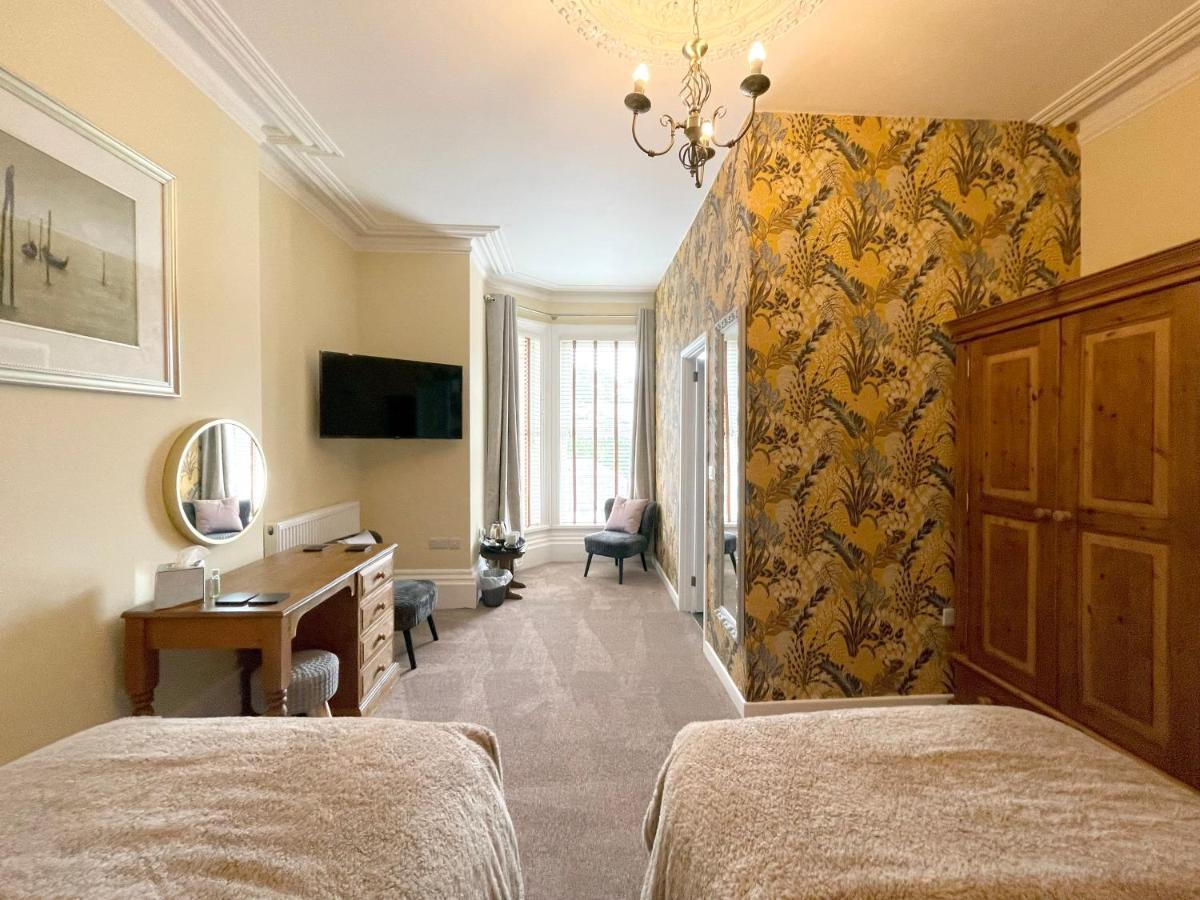 The Devonshire Villa อิลฟราคูมบ์ ภายนอก รูปภาพ